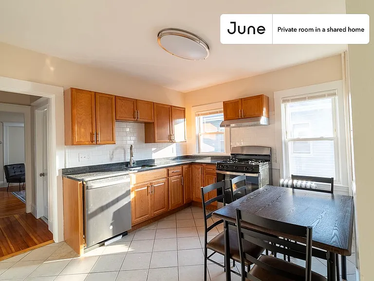 21 Easton St #D — Photo 6