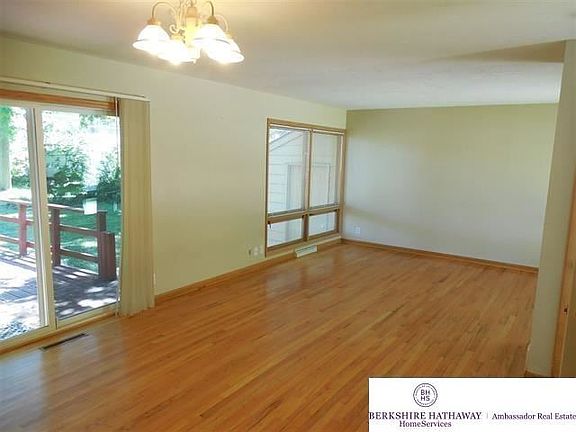 3rd image of 121 Kirby Ave