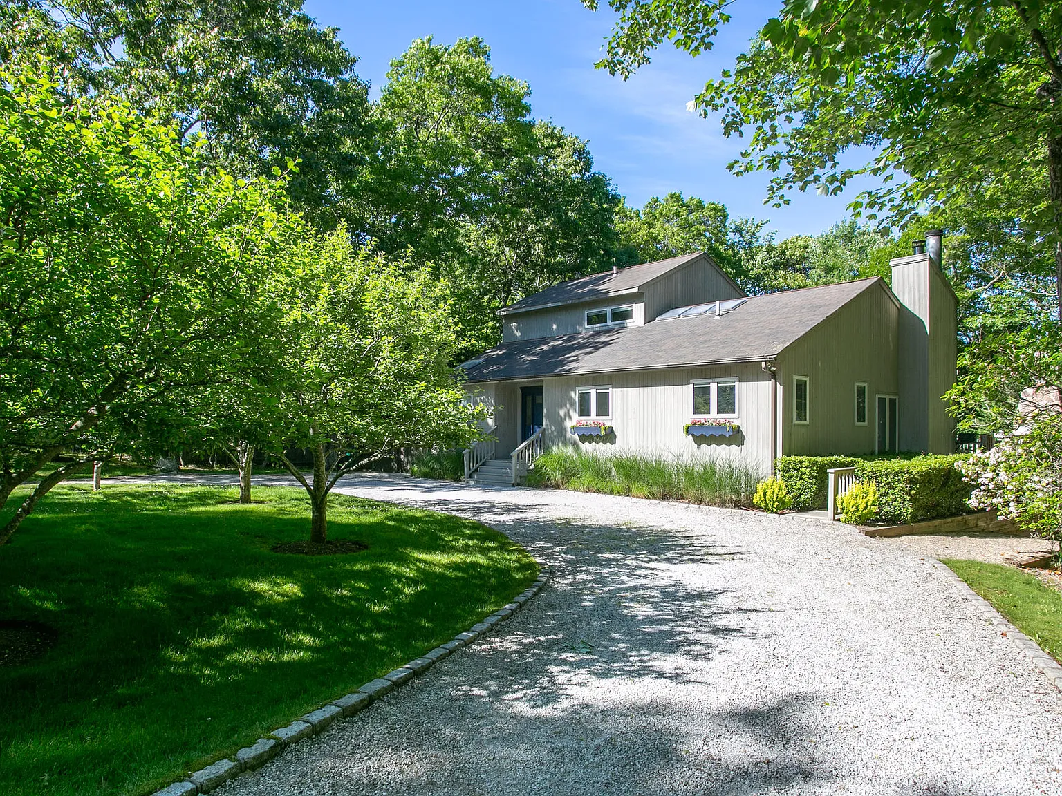 Contemporary Sag Harbor Beach Retreat — Photo 1