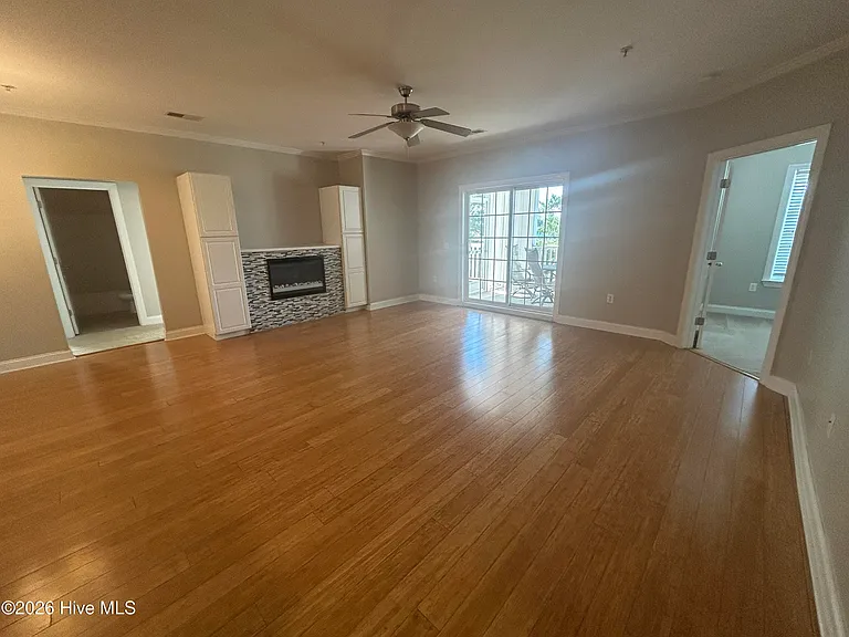 300 Gateway Dr #325 — Photo 8