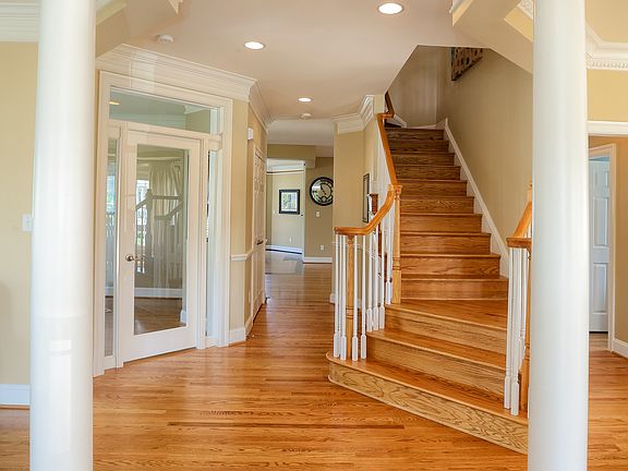 3rd image of 203 Wickerberry Dr