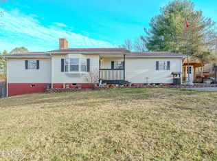 111 Rockwaller Ln, Jacksboro, TN 37757