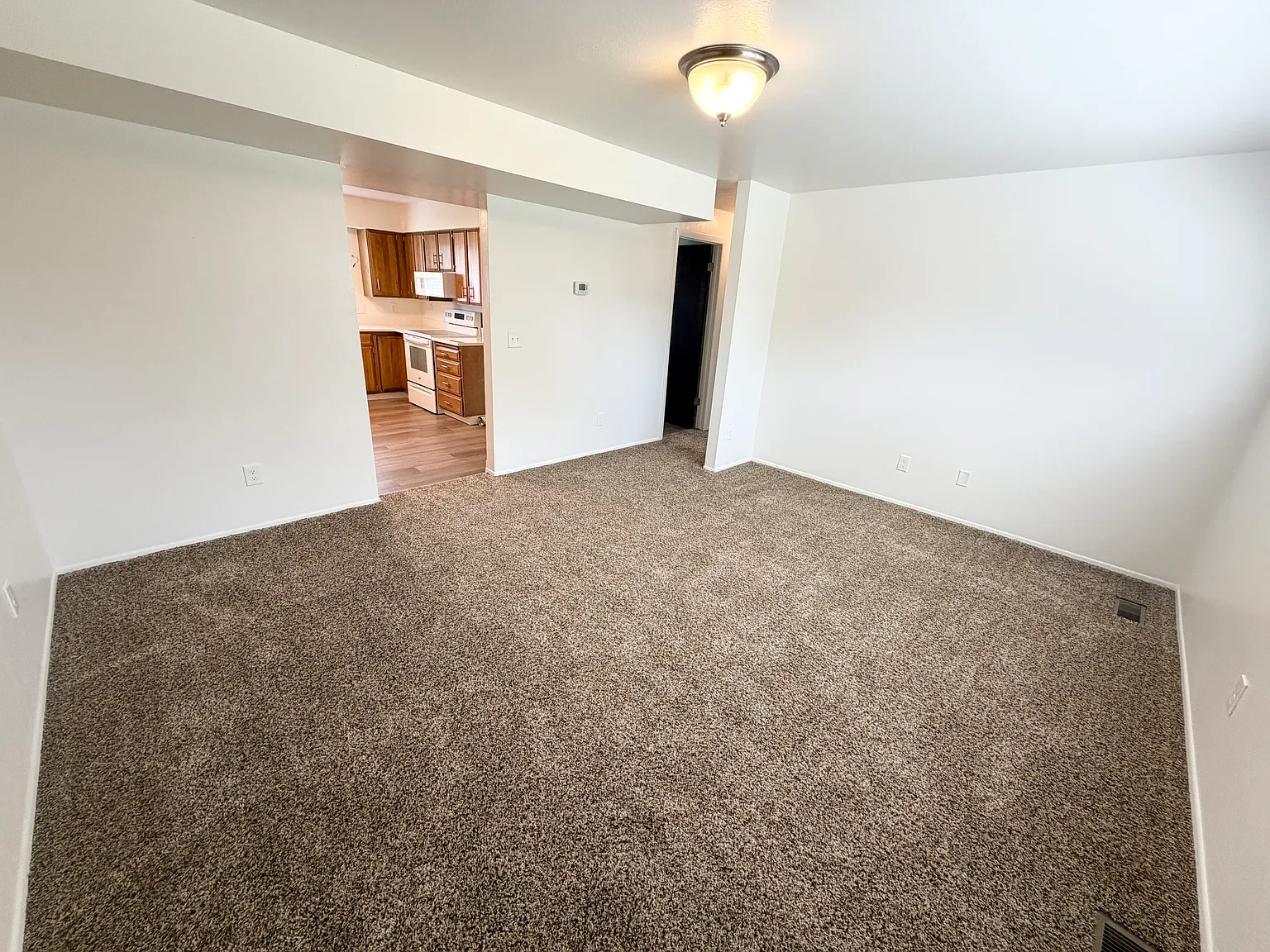 2 bed, 864 sqft, $1,295 — Photo 2