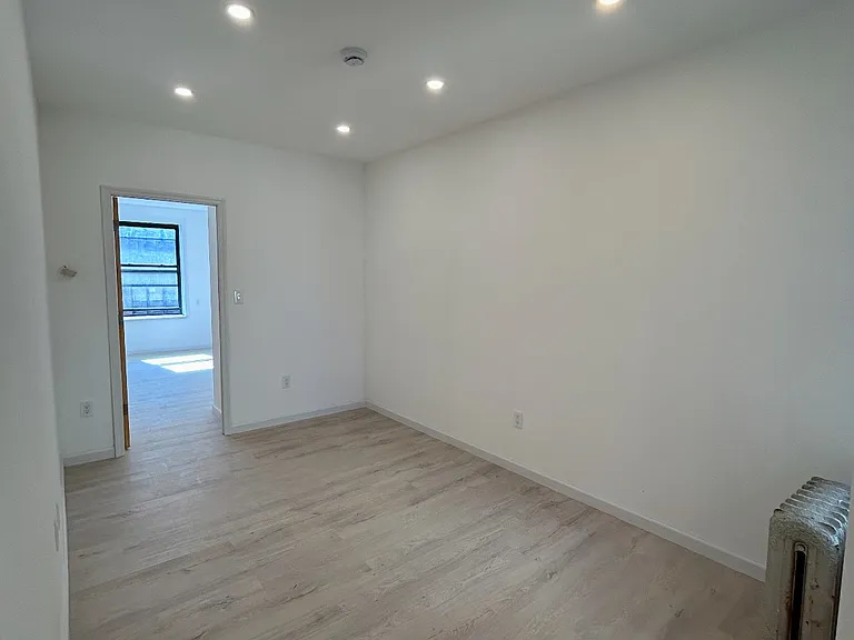 30-50 30th St #4L — Photo 7