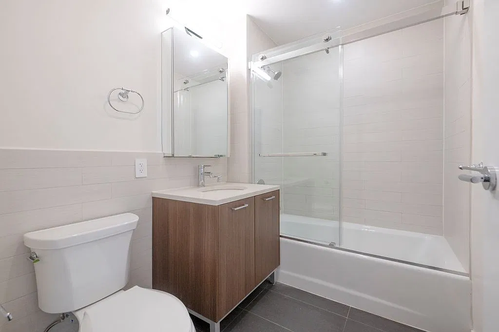 1115 Broadway — Photo 3