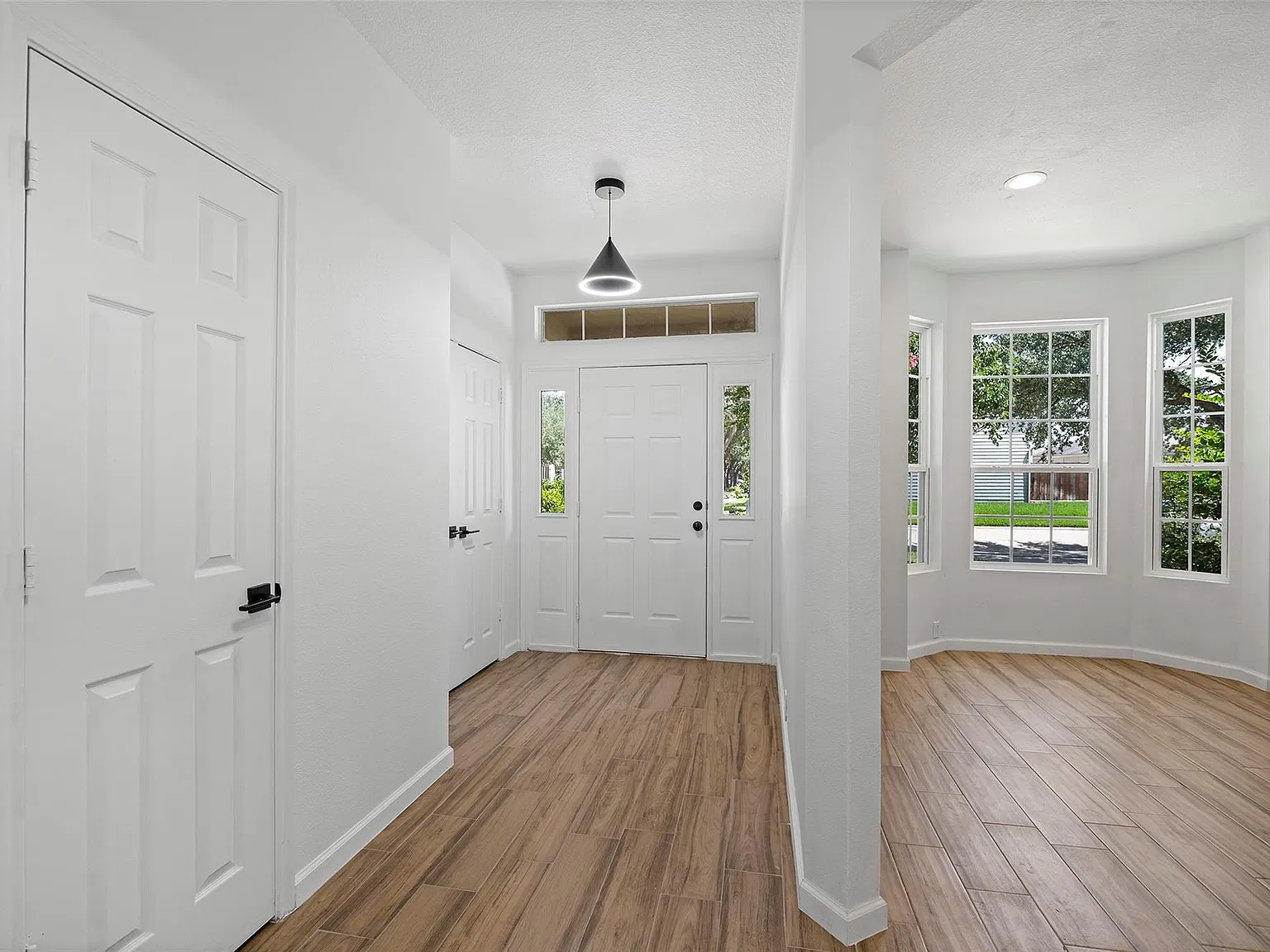 3 bed, 2.5 bath, 1564 sqft, $2,050 — Photo 4
