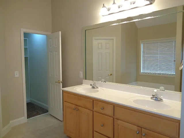 2406 Adelaide Dr — Photo 8