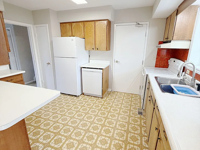 711 Algoma Ave #UPPER LEVEL — Photo 10