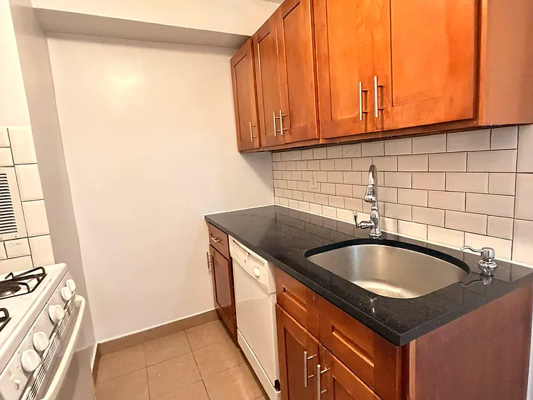 139-55 35th Ave #5J — Photo 7