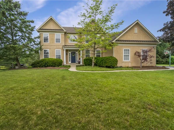 2549 Chandlee Ct, Macungie, PA 18062