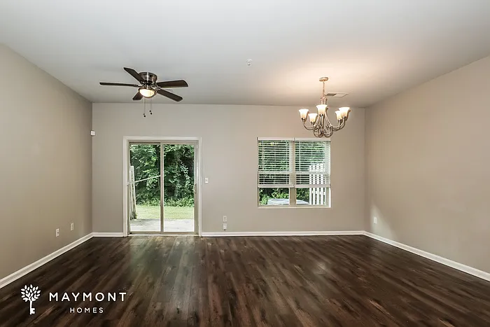 1585 Iris Walk — Photo 4