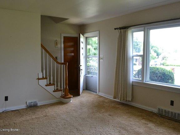 3rd image of 1096 Forest View Dr