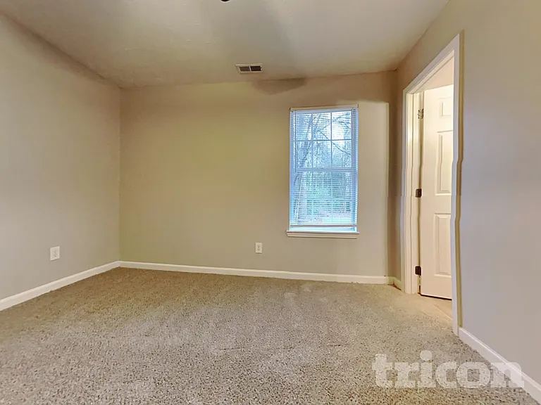 4702 Bullock Ln — Photo 8