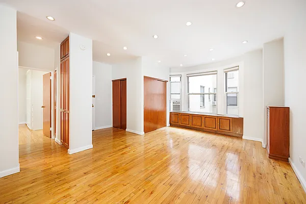 Sold by Nest Seekers International | media 3