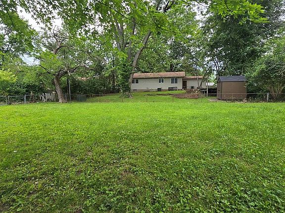 2nd image of 11289 Aspen Woods Dr