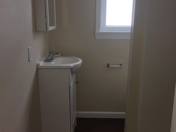 4th image of 30 E Franklin St #3