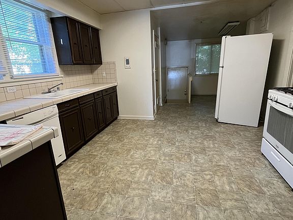 5th image of 1855 11th Ave