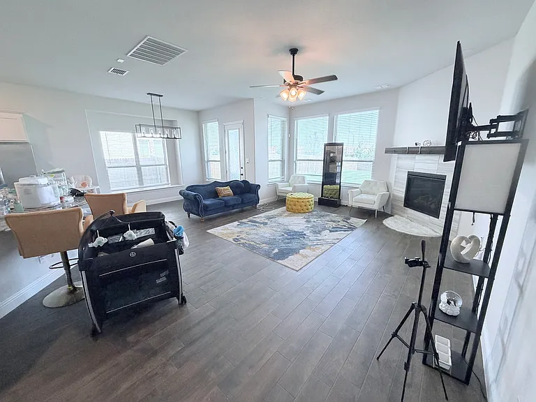 516 William Ct — Photo 4