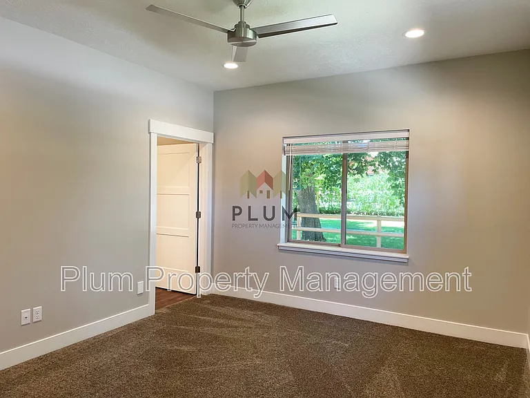 2795 Hamilton Way #B — Photo 21