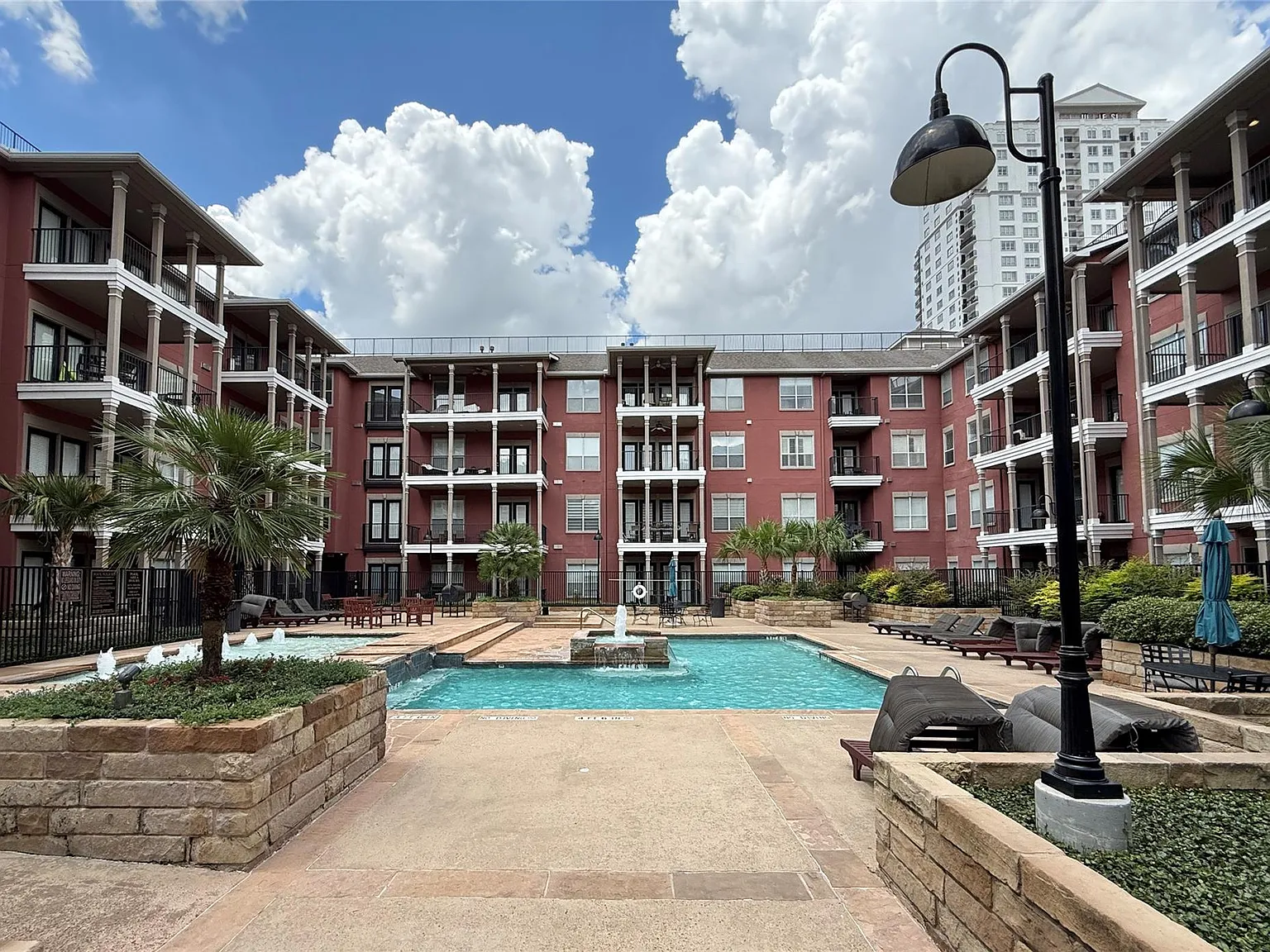 1 bed, 1.0 bath, 940 sqft, $1,995 — Photo 1