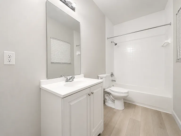 1218 NW 8th Pl — Photo 5