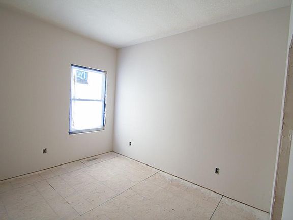 4th image of 1432 18th Street Ct SE