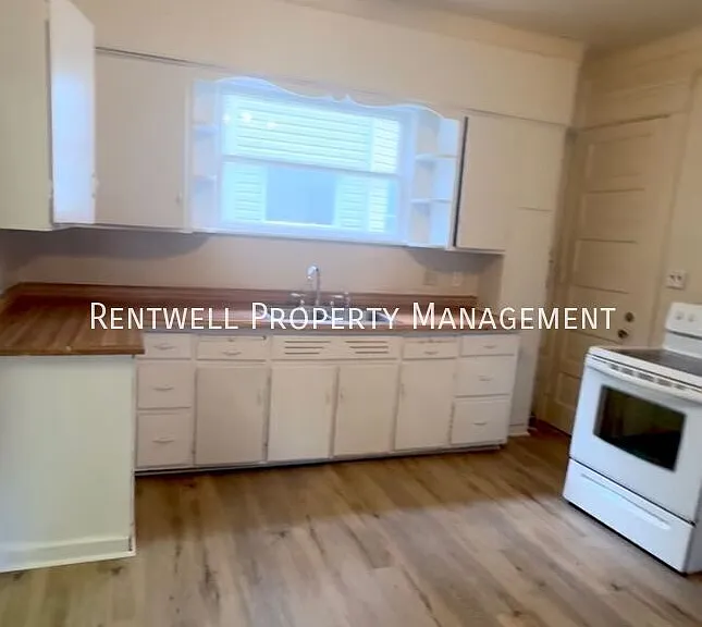 323 Boyles Ave — Photo 13