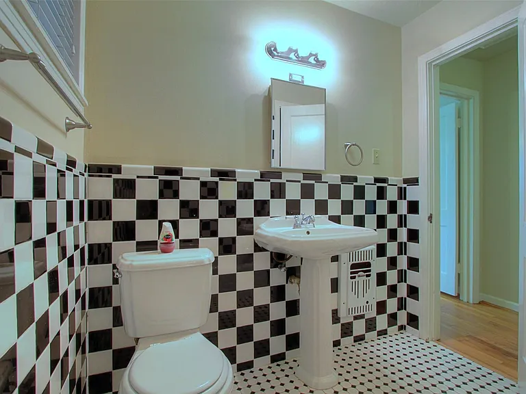 1322 Curtin St — Photo 29