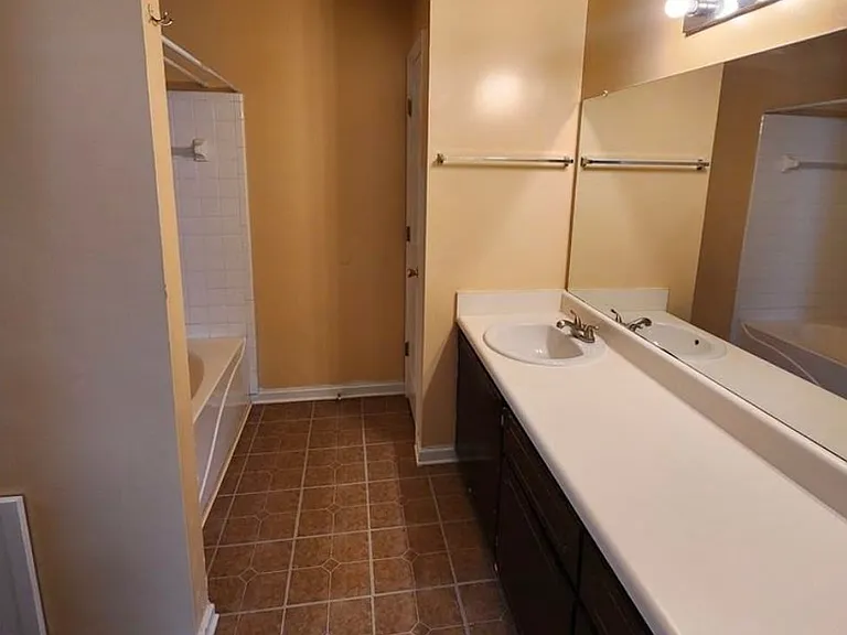 2411 Fernando Ct — Photo 20