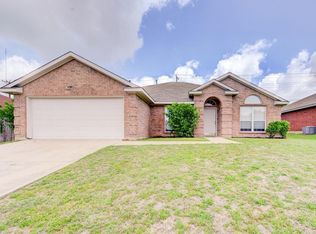 421 Leisure Dr, Cedar Hill, TX 75104