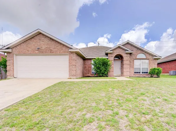 421 Leisure Dr, Cedar Hill, TX 75104
