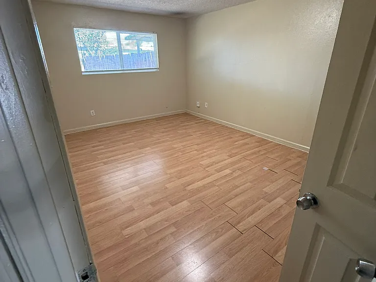 3114 Coffee Rd — Photo 14