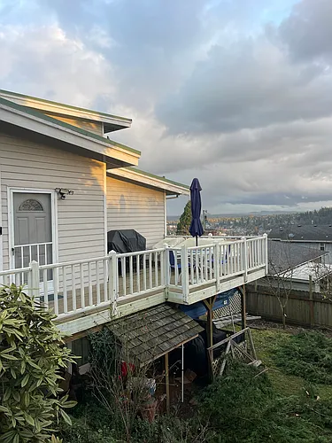 2090 Oak St Photo 1