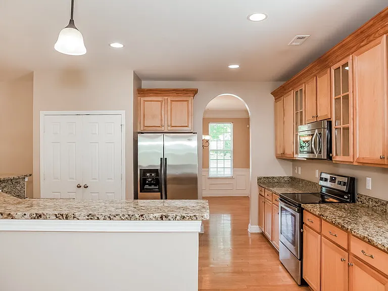 10023 Montrose Dr NW — Photo 6