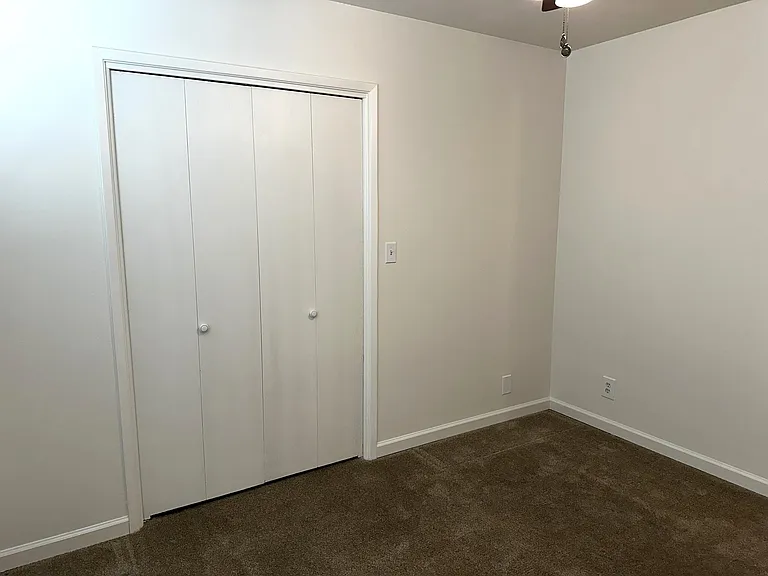 33 Russell Ave — Photo 27