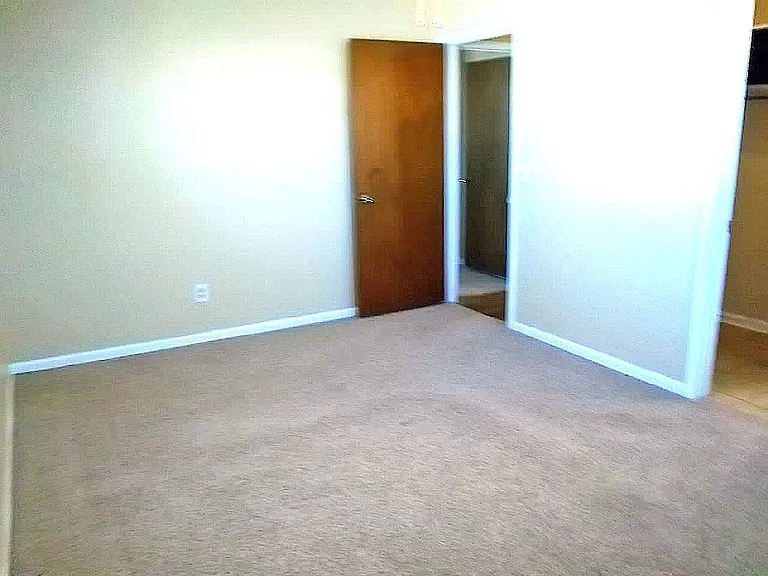 2606 Douglas Dr — Photo 4