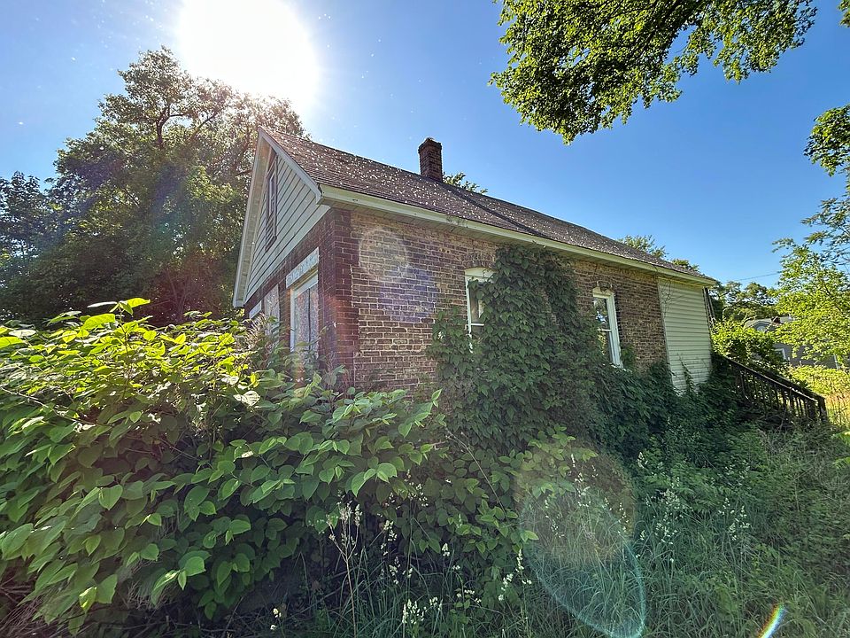 1st image of 305 E 41st Ave