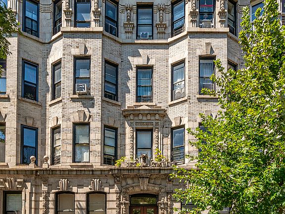5th image of 220 Saint James Pl