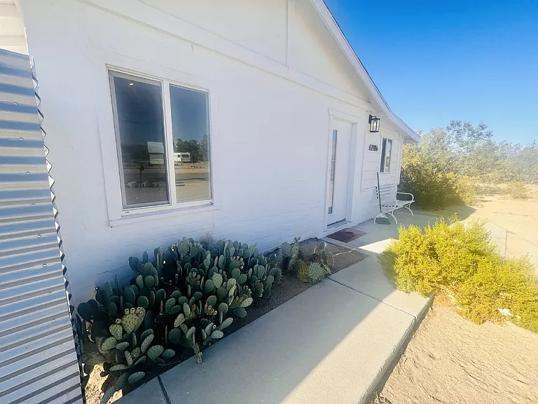 61986 Desert Air Rd — Photo 20