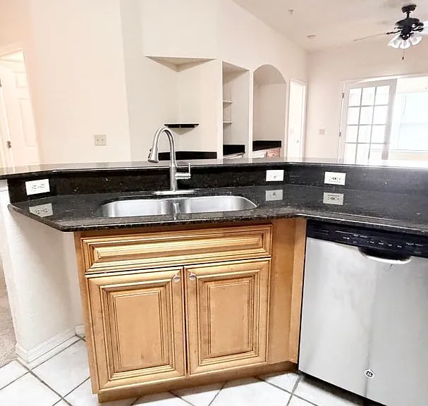 832 Camargo Way #307 — Photo 4