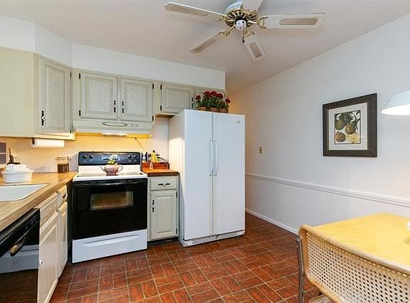 5th image of 66 Hazelton Cir