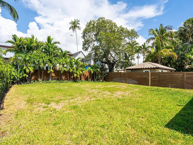 15 S Victoria Park Rd — Photo 17