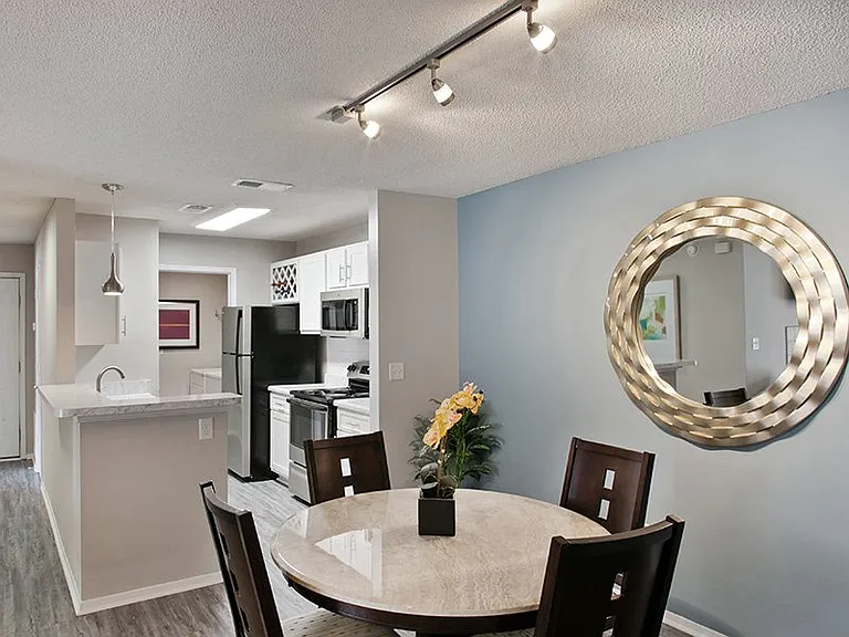 Crestview at Oakleigh Apartments — Photo 7