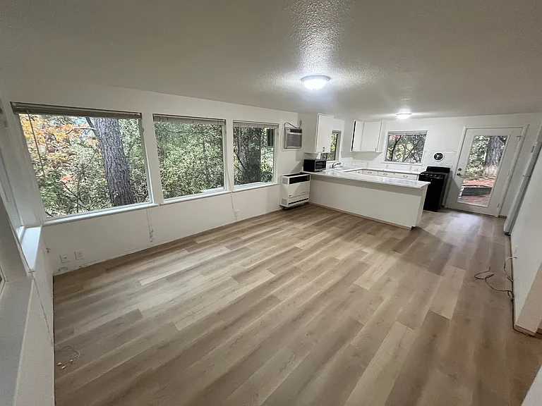 1860 Point View Dr #3 — Photo 12
