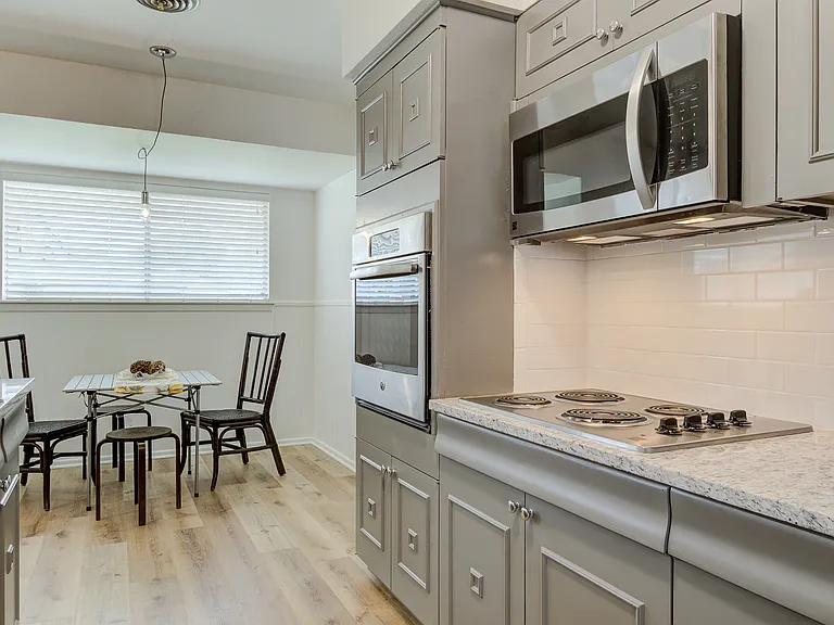 502 Downshire Dr — Photo 7