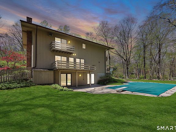 3rd image of 18 Ledgewood Road