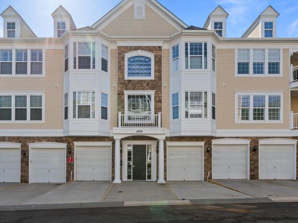 1518 Enyart Way UNIT 301