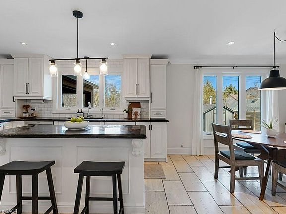5th image of 71 Rosslinn Rd