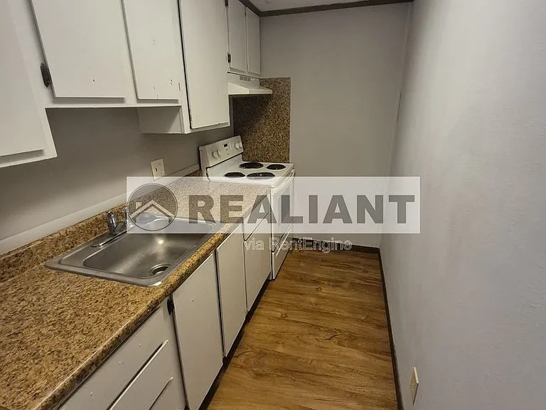 406 Amhurst Dr — Photo 5