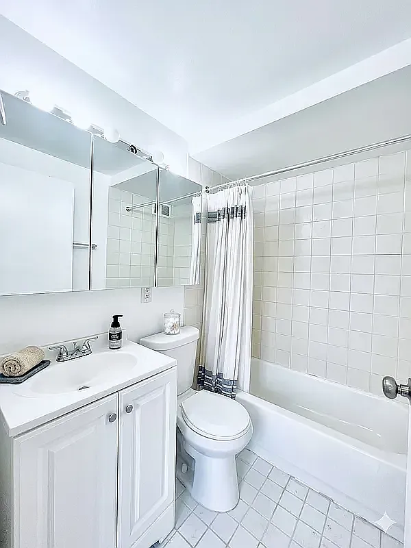1425 York Avenue — Photo 4